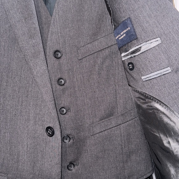 Brand new Banana Republic modern fit charcoal gray 3 piece suit - Picture 3 of 7